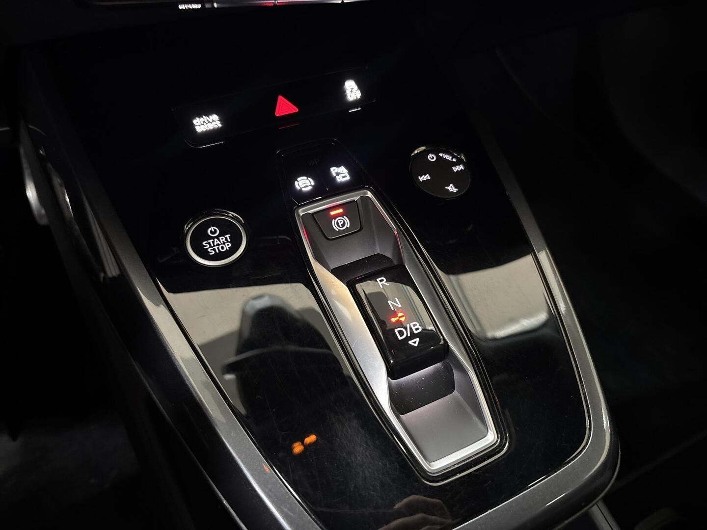 AUDI Q4 E-TRON 2024