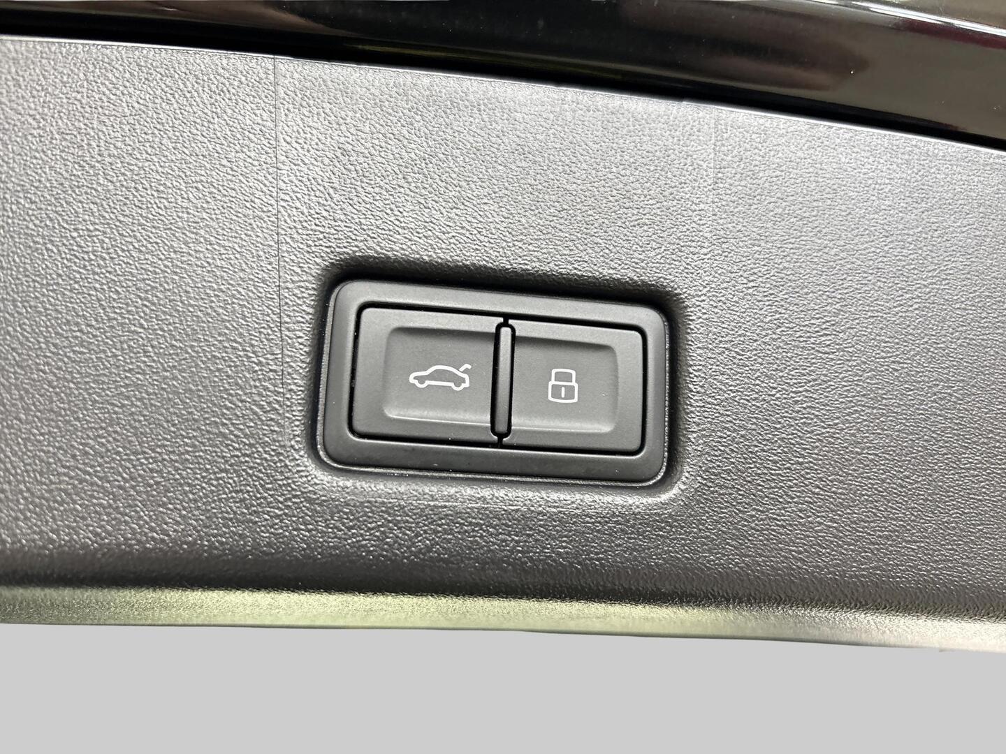 AUDI Q4 E-TRON 2024
