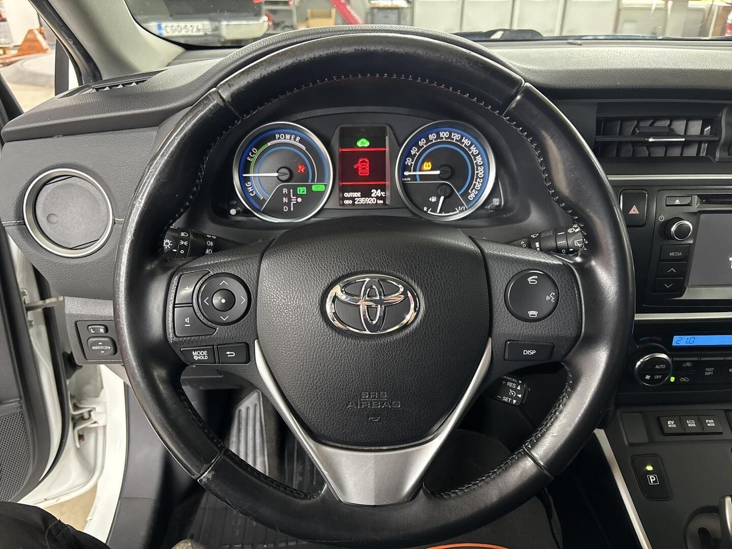 TOYOTA Auris 2015