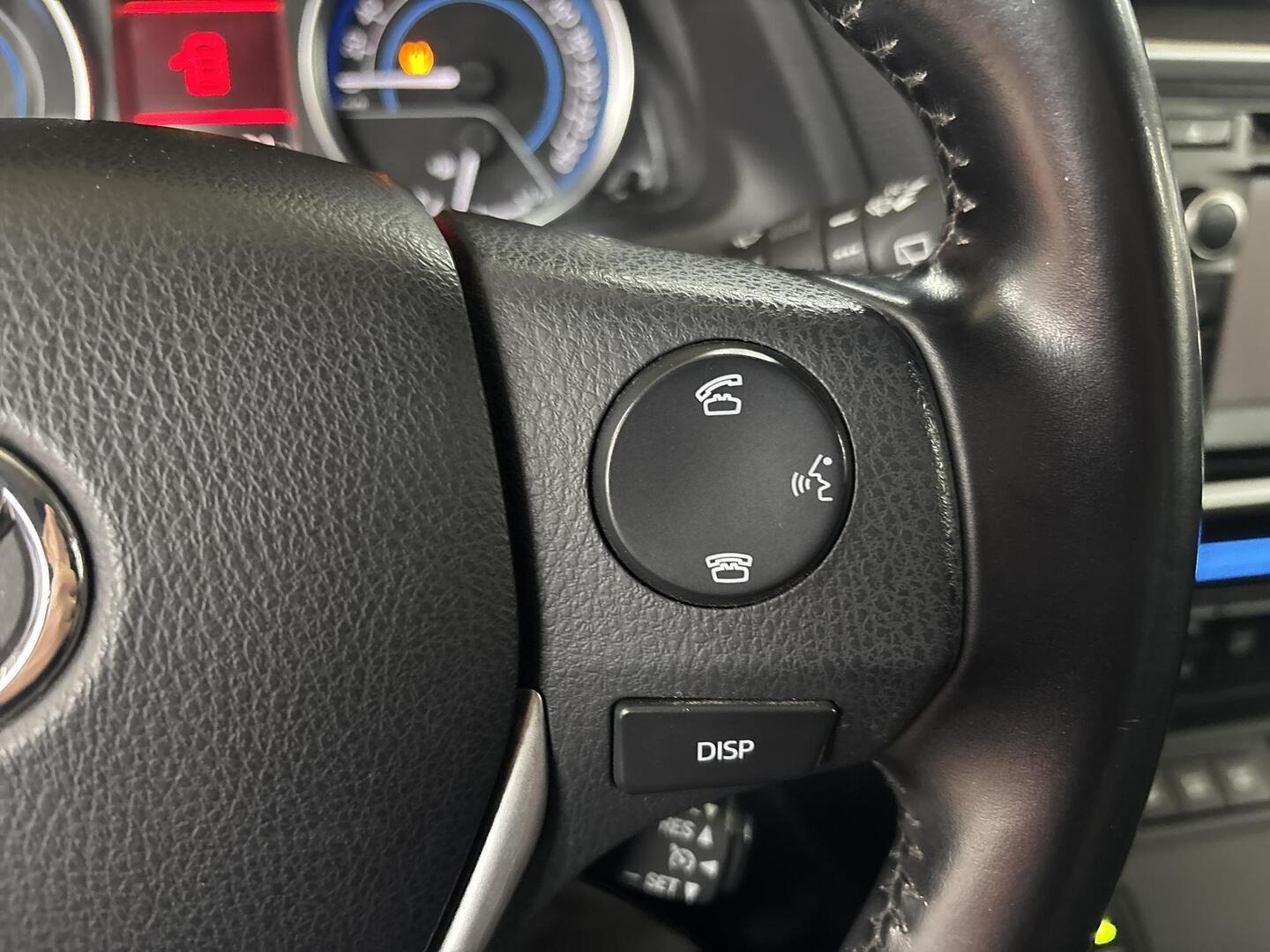 TOYOTA Auris 2015