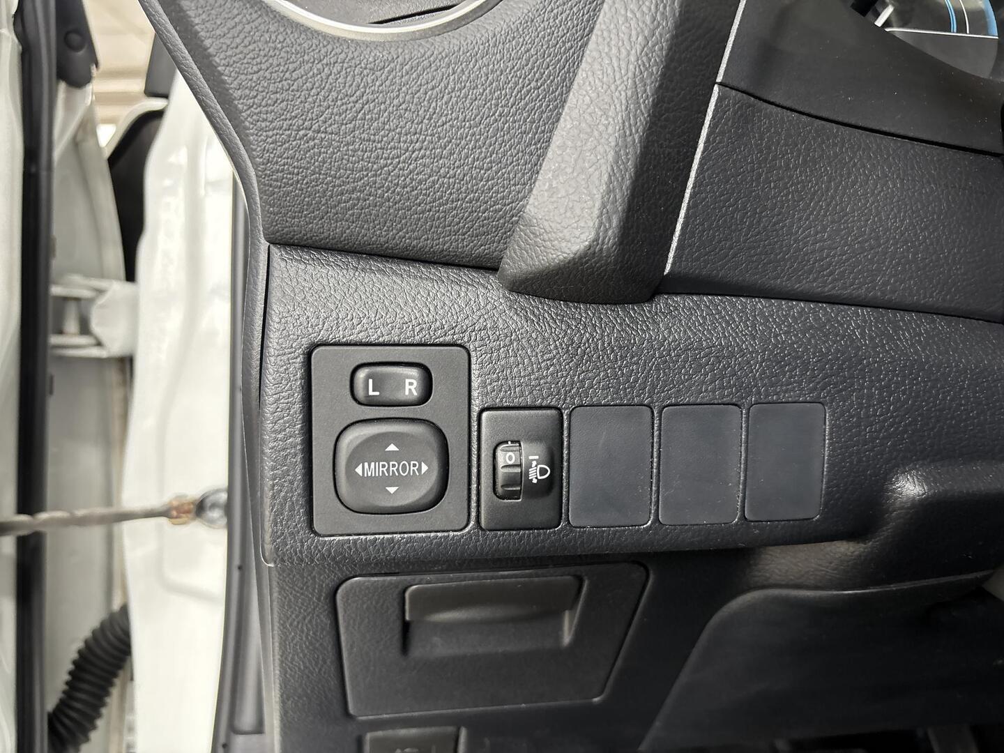 TOYOTA Auris 2015
