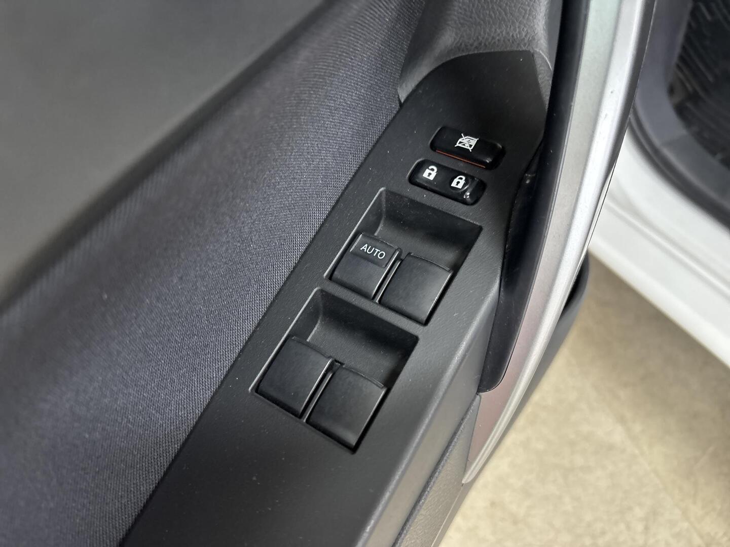 TOYOTA Auris 2015