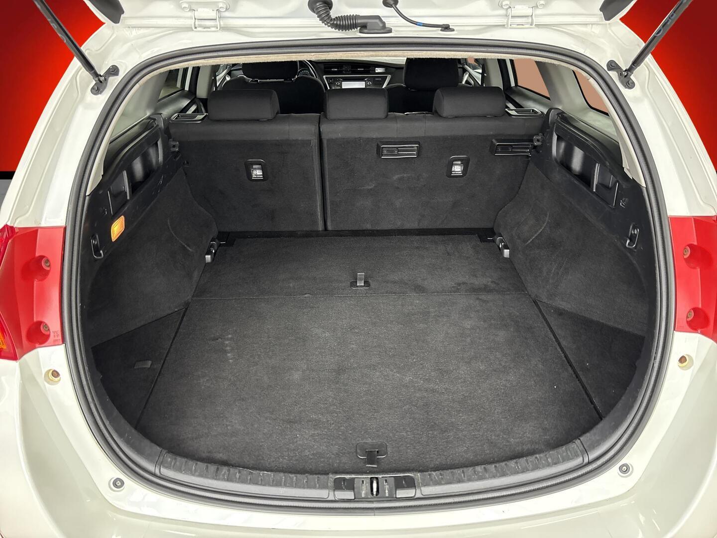 TOYOTA Auris 2015
