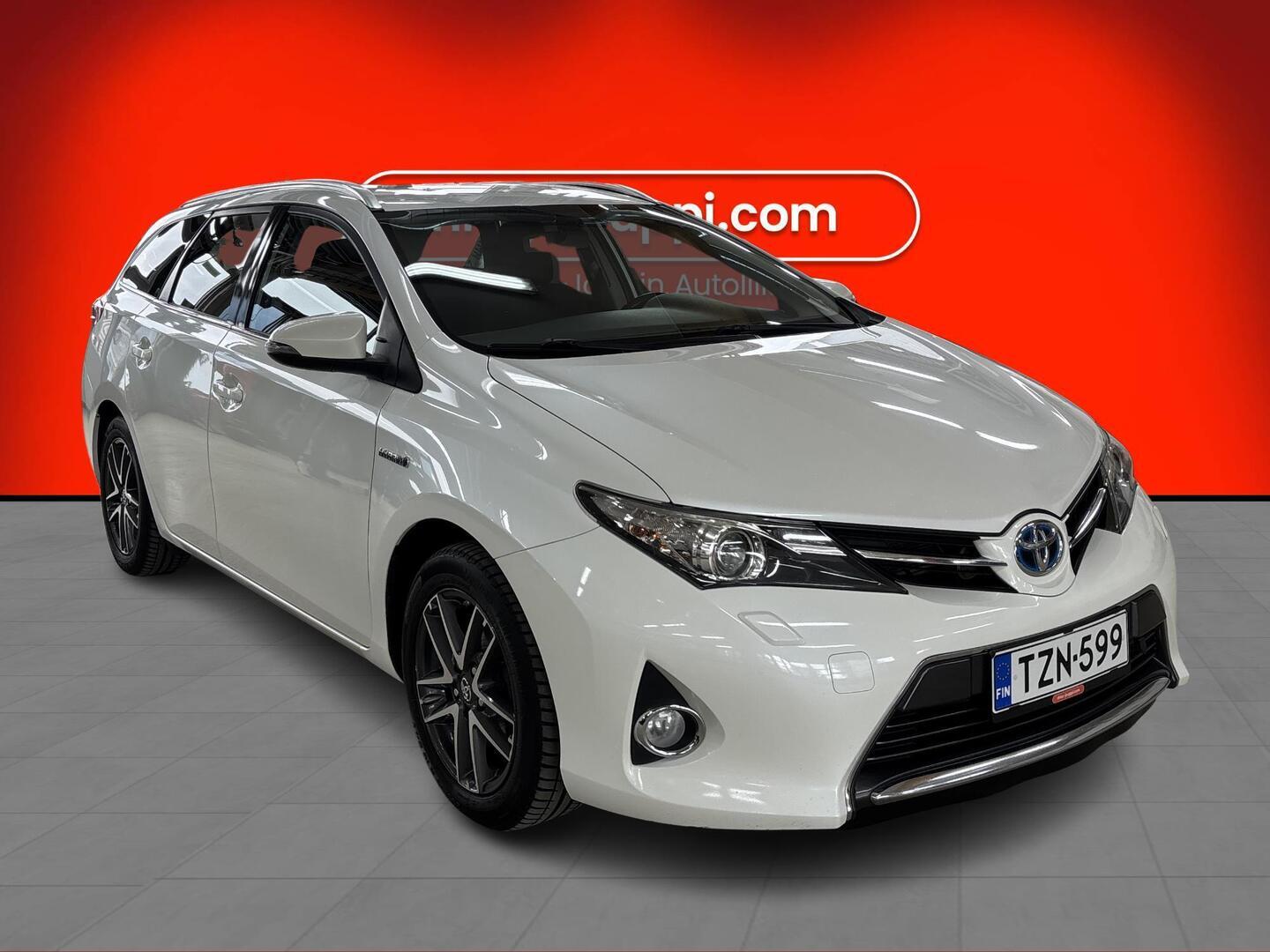 TOYOTA Auris 2015