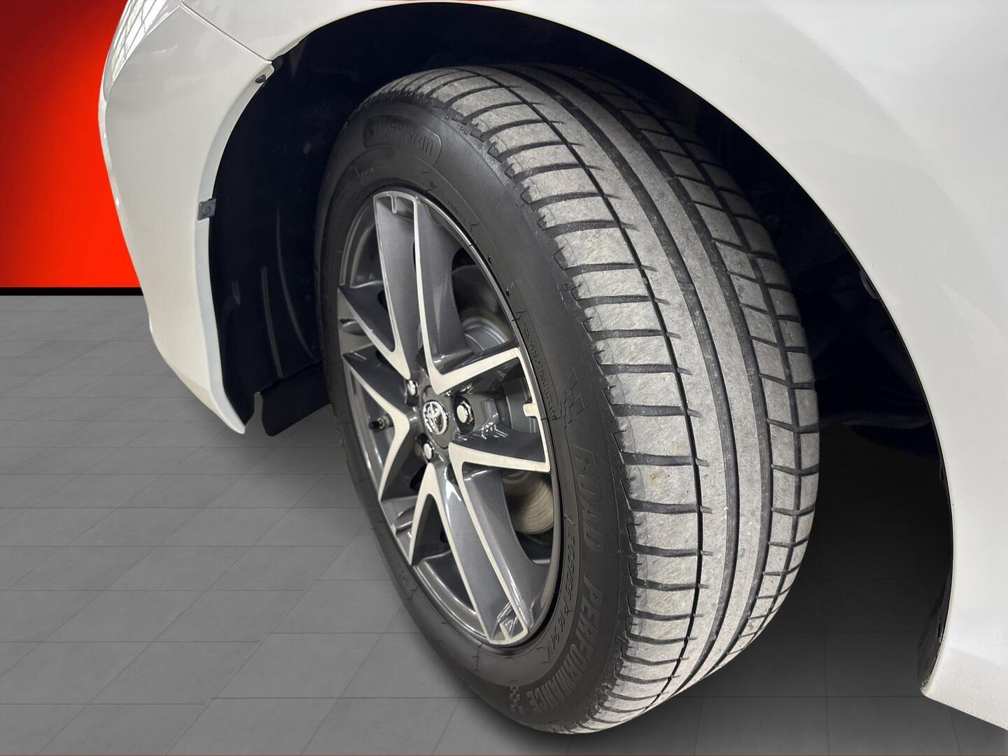 TOYOTA Auris 2015