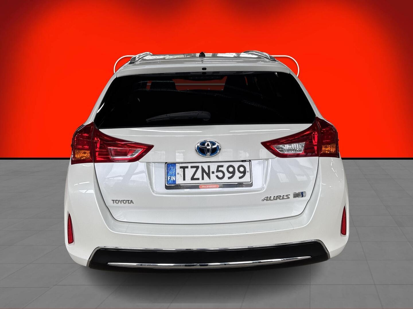 TOYOTA Auris 2015