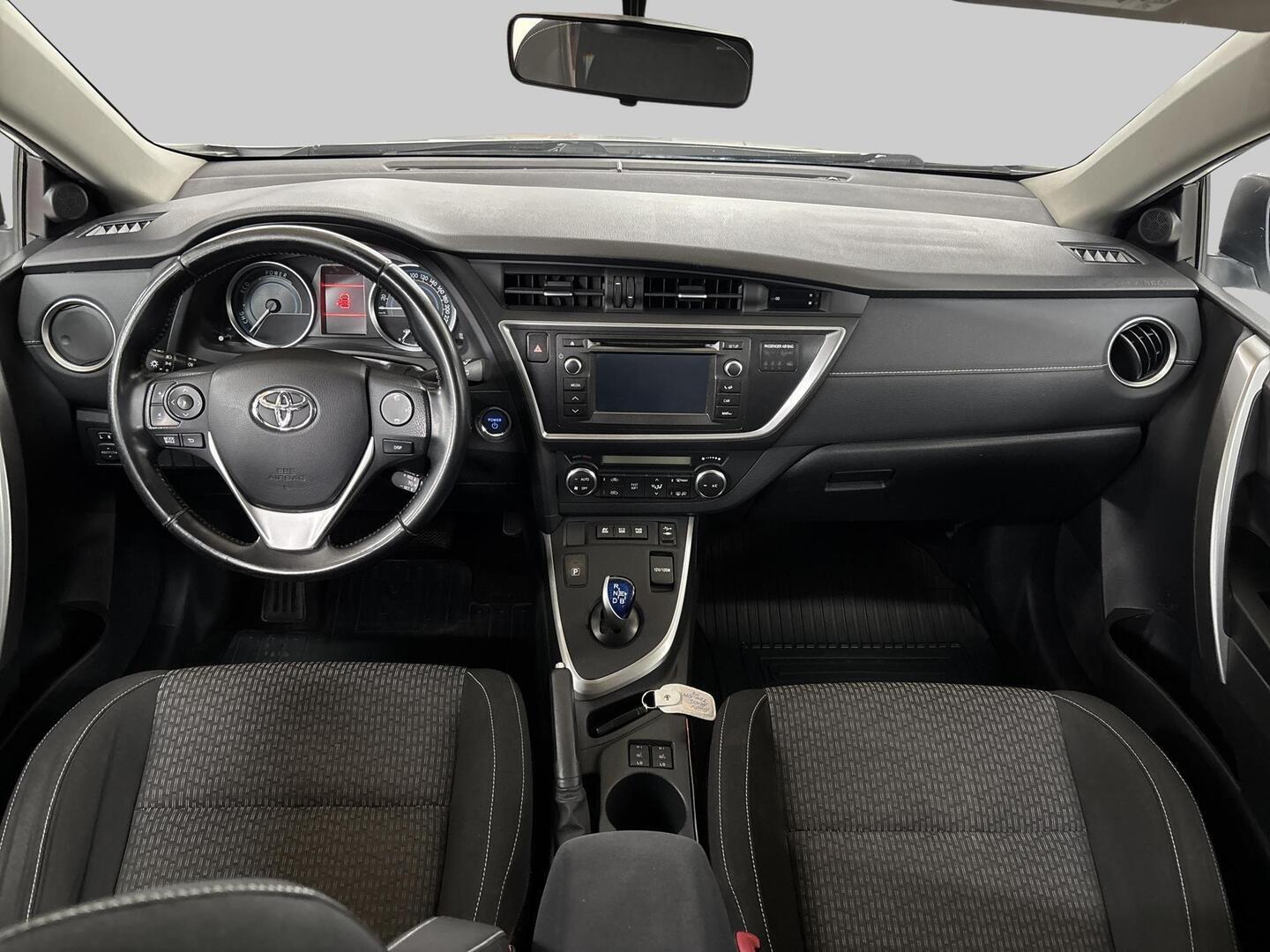 TOYOTA Auris 2015