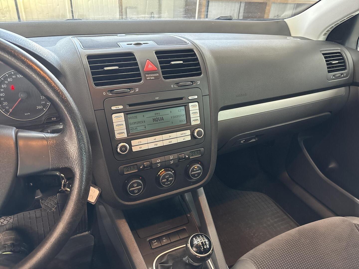 VOLKSWAGEN Golf 2008