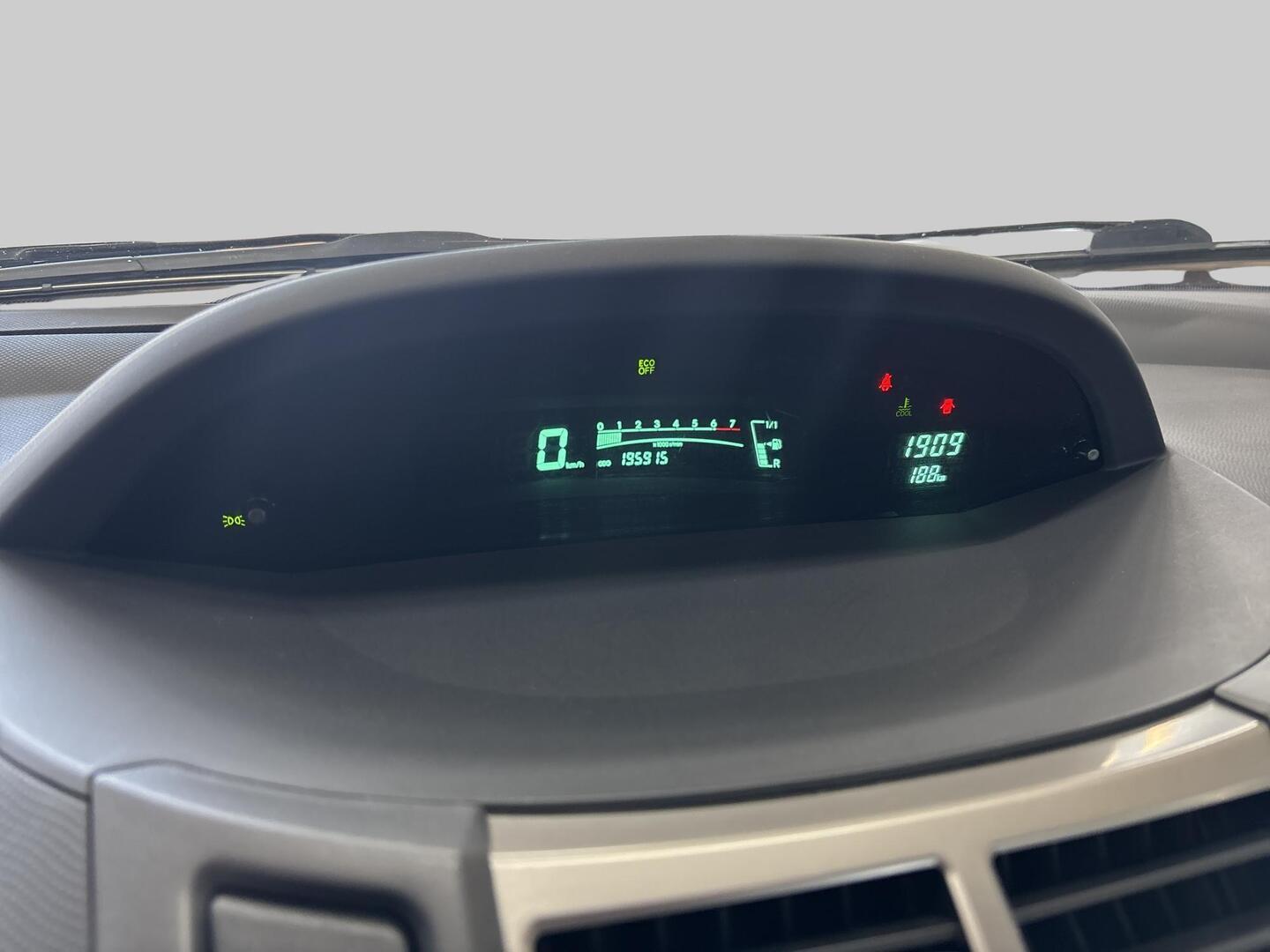 TOYOTA Yaris 2010