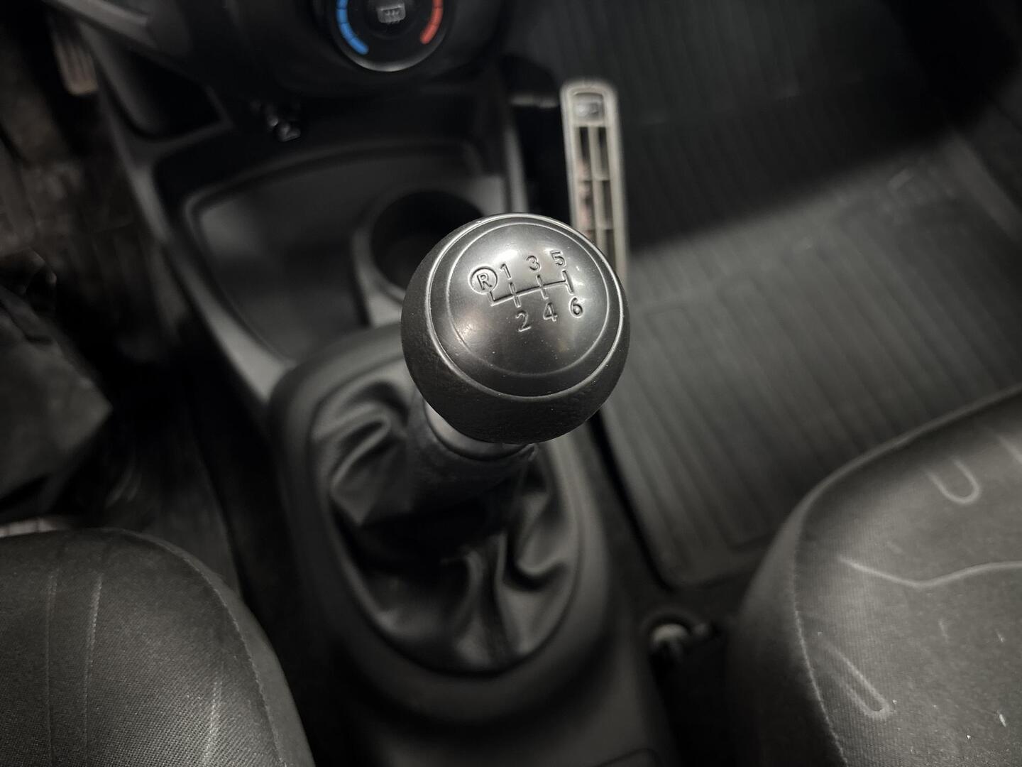 TOYOTA Yaris 2010