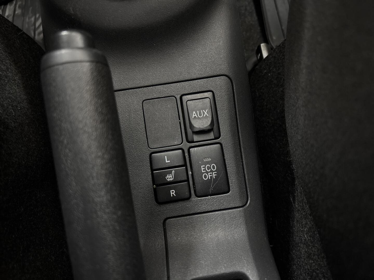 TOYOTA Yaris 2010