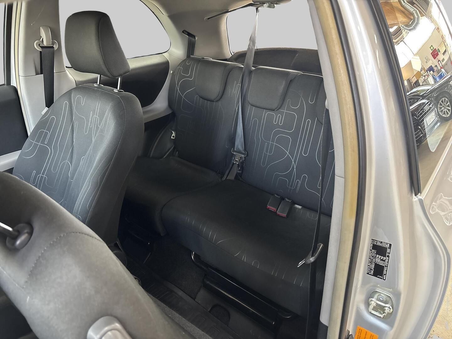 TOYOTA Yaris 2010