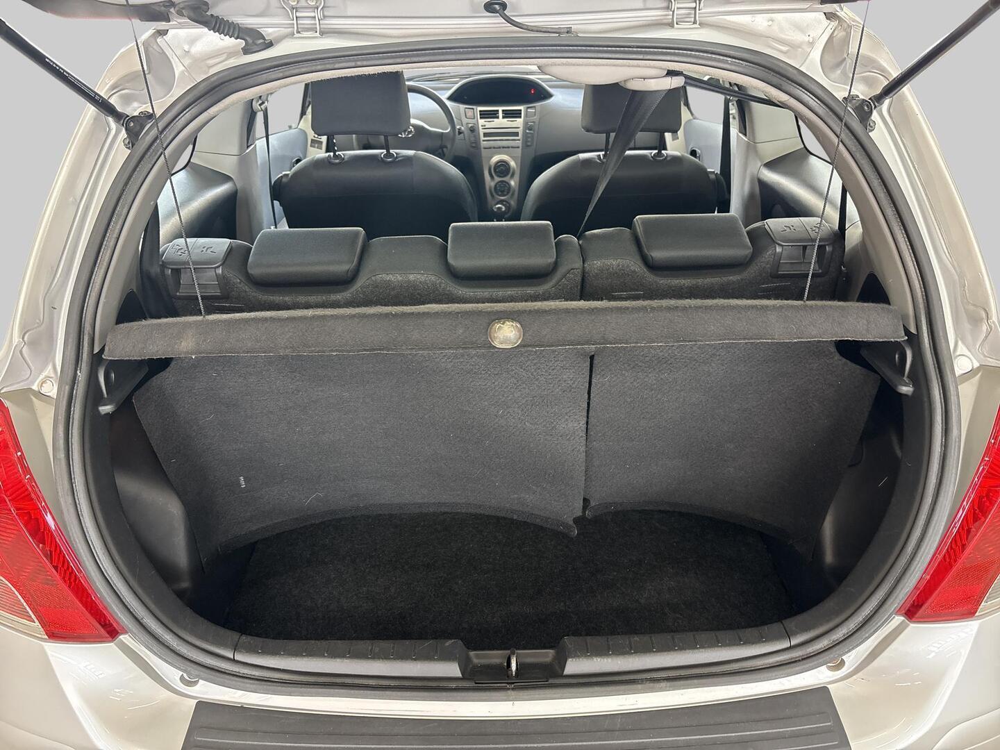 TOYOTA Yaris 2010