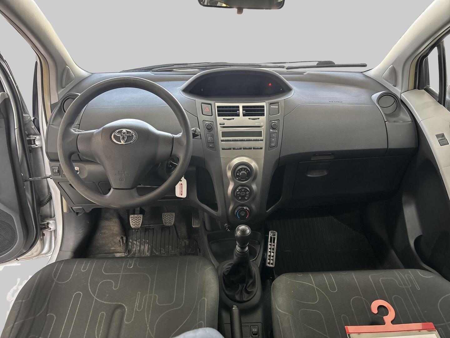 TOYOTA Yaris 2010