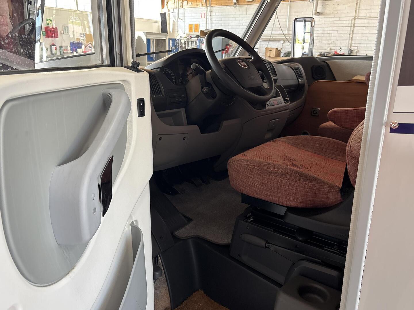 LMC LIBERTY I 520 2011