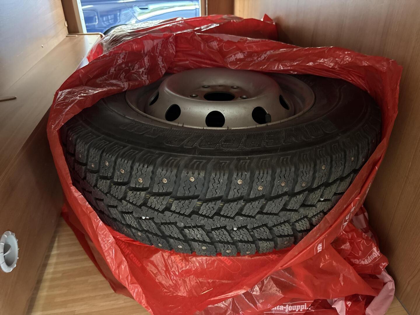 LMC LIBERTY I 520 2011