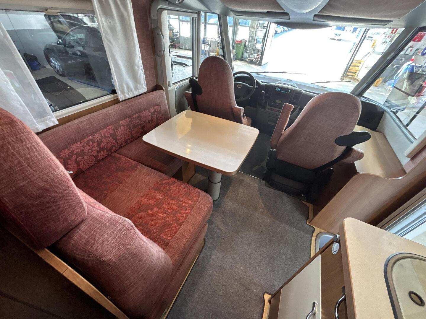 LMC LIBERTY I 520 2011