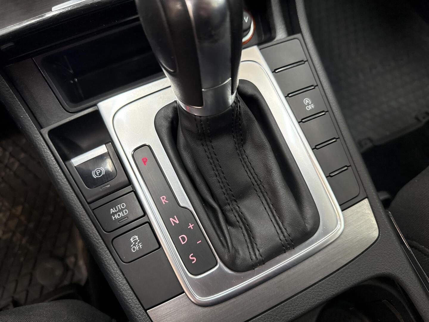 VOLKSWAGEN Passat 2014