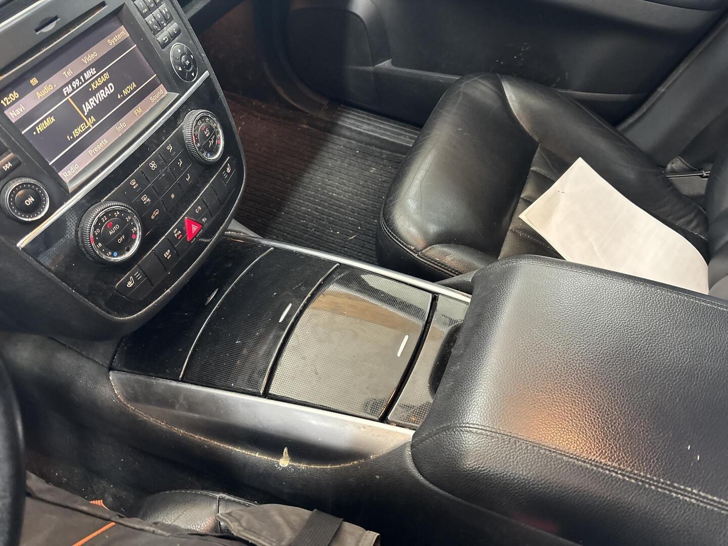 MERCEDES-BENZ R 2009