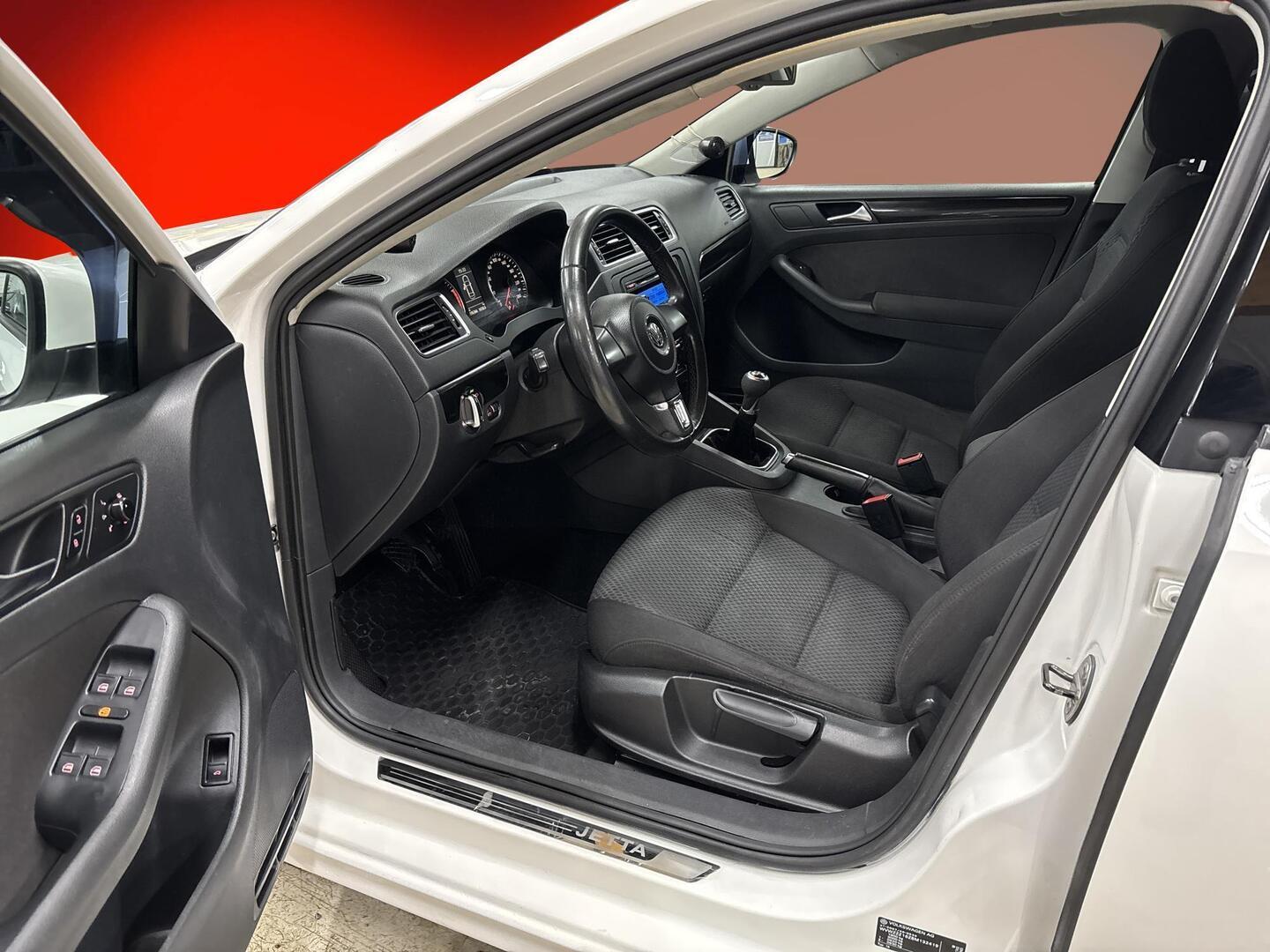 VOLKSWAGEN Jetta 2011