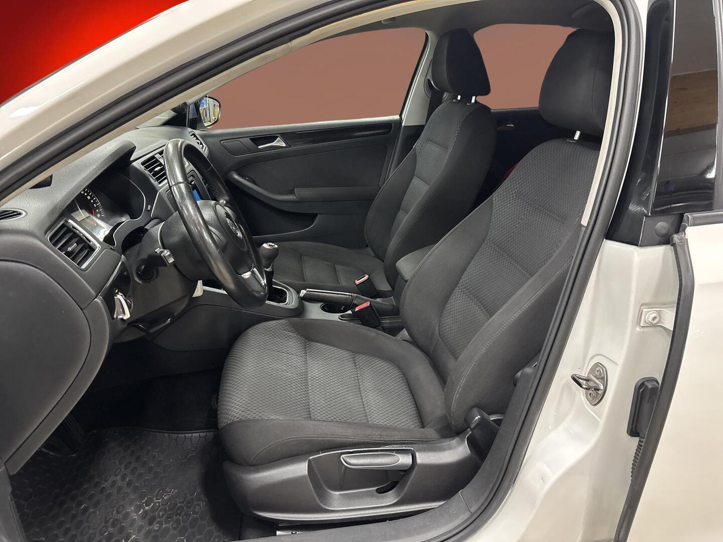 VOLKSWAGEN Jetta 2011