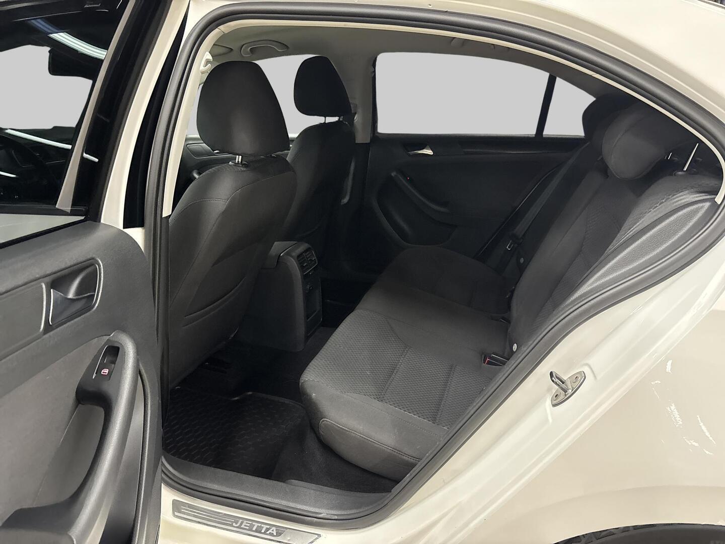 VOLKSWAGEN Jetta 2011