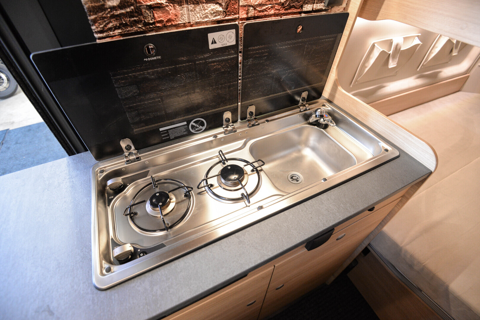 ROADCAR VAN R 601 2020