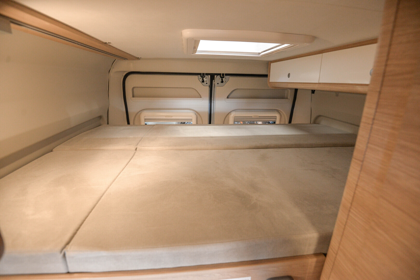 ROADCAR VAN R 601 2020