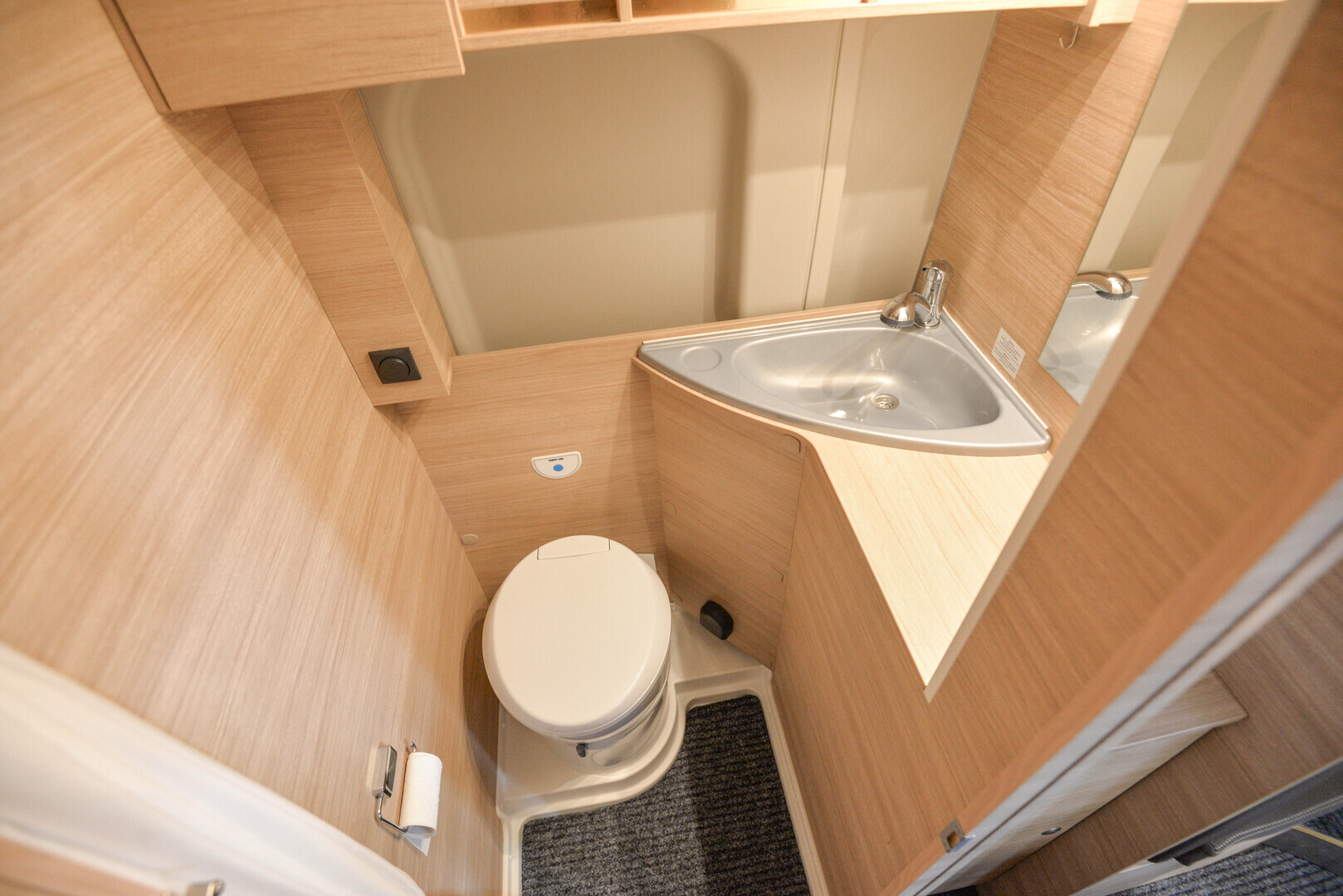 ROADCAR VAN R 601 2020