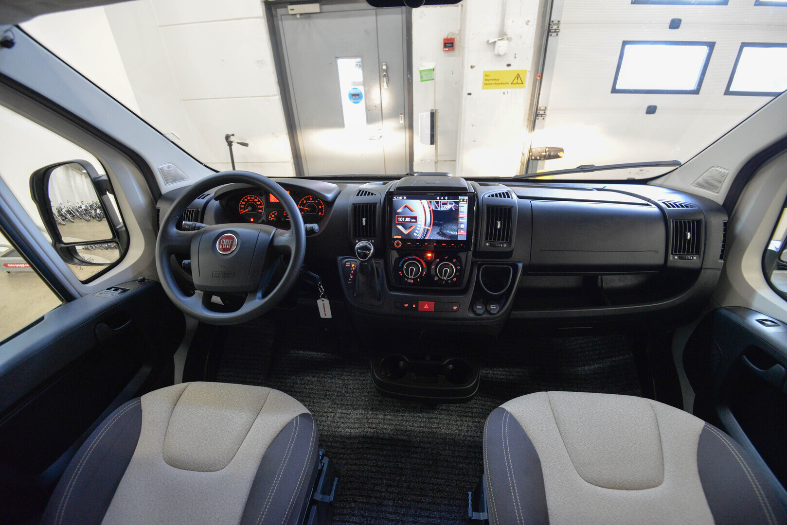 ROADCAR VAN R 601 2020