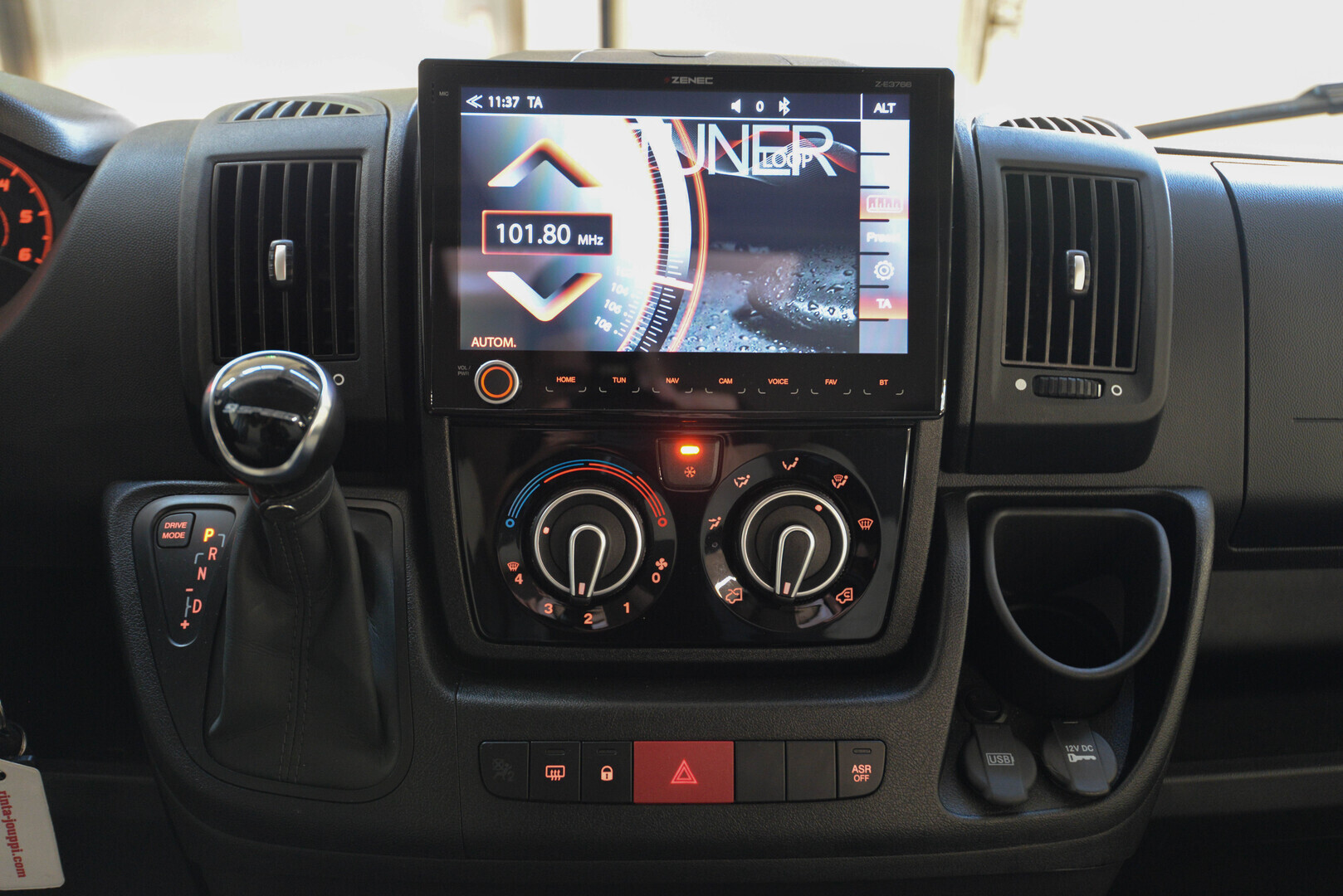 ROADCAR VAN R 601 2020