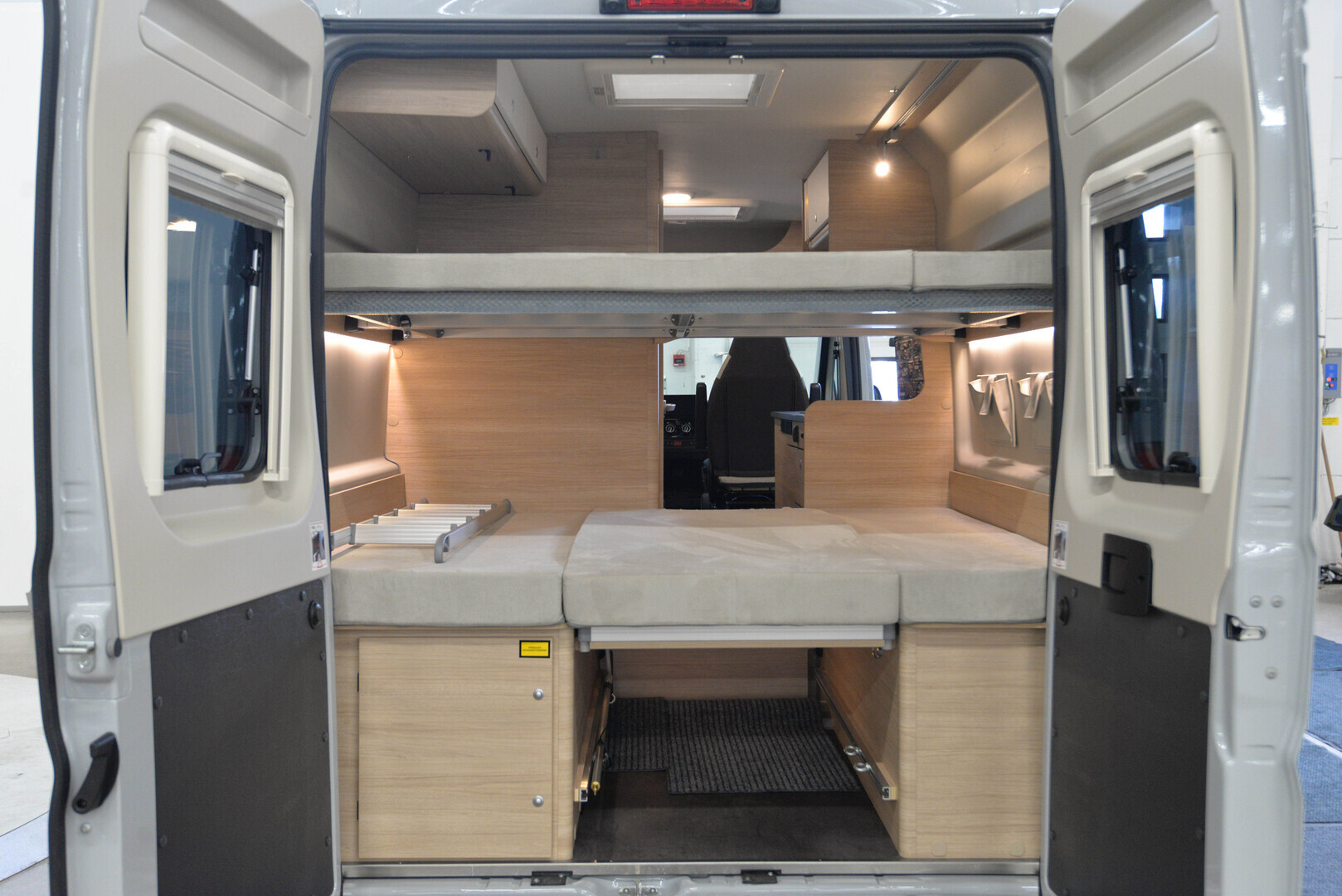 ROADCAR VAN R 601 2020