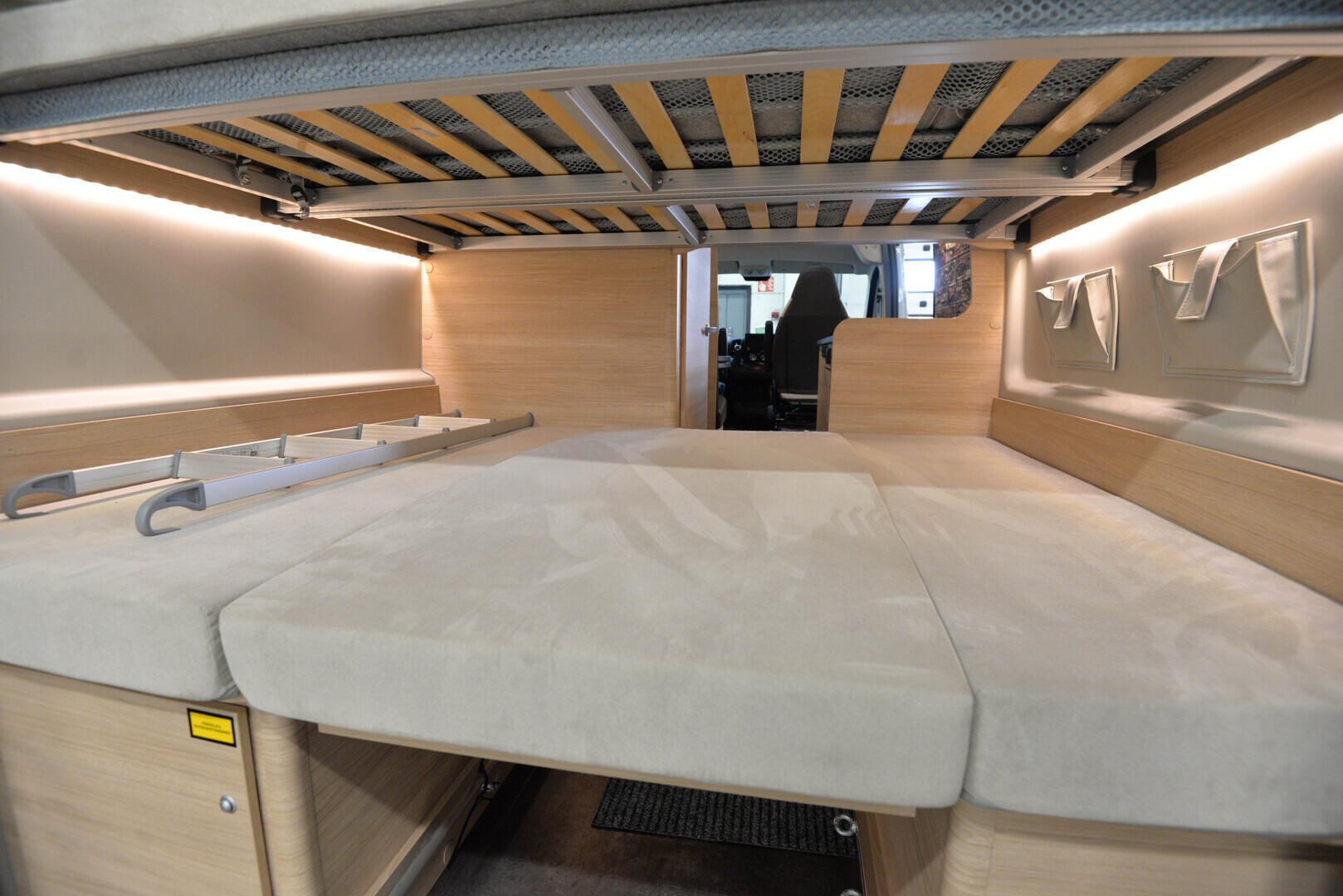 ROADCAR VAN R 601 2020