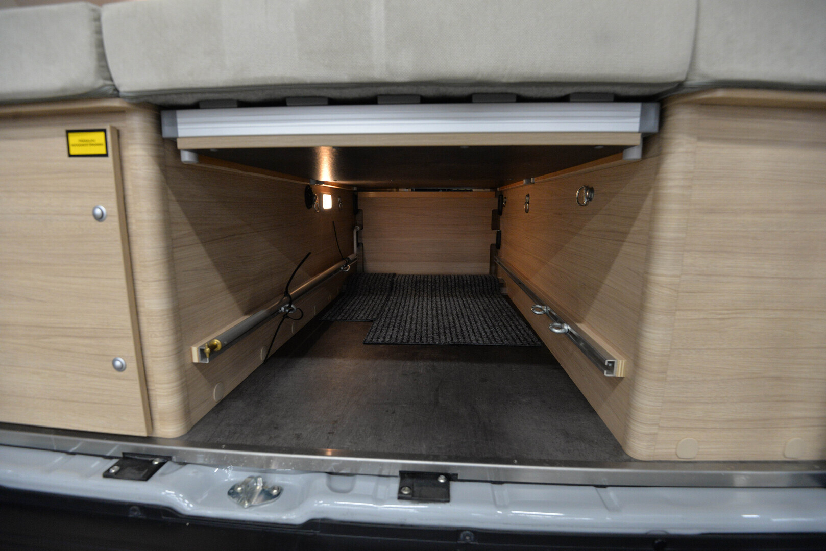 ROADCAR VAN R 601 2020