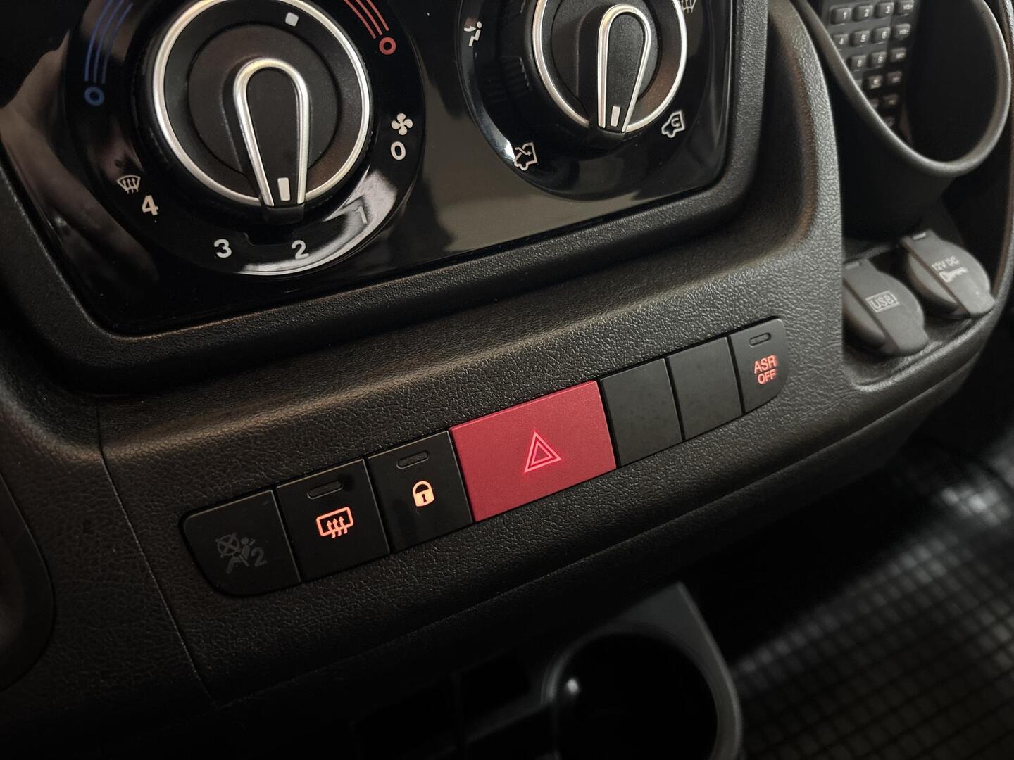 ROADCAR VAN R 601 2020