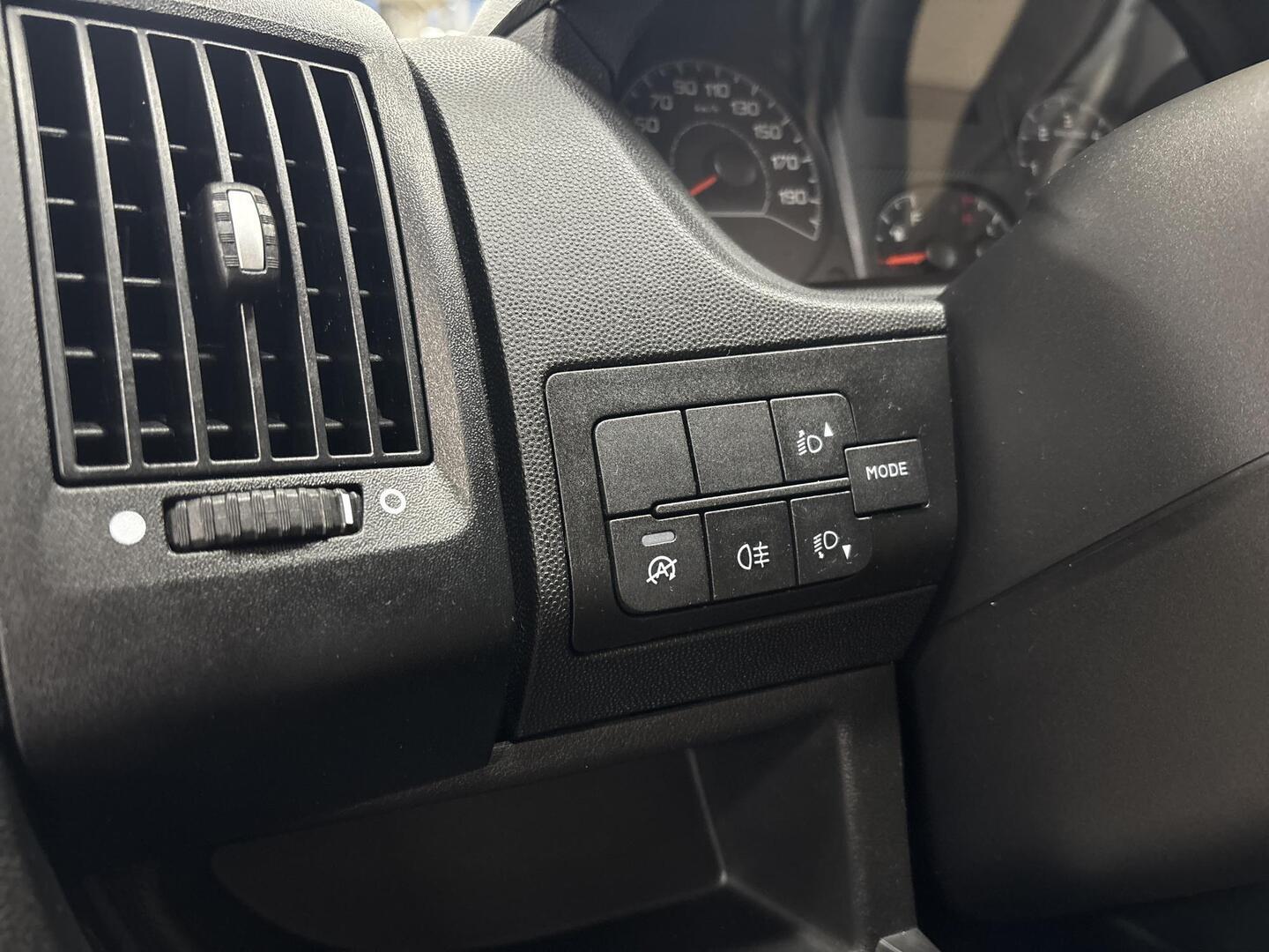 ROADCAR VAN R 601 2020