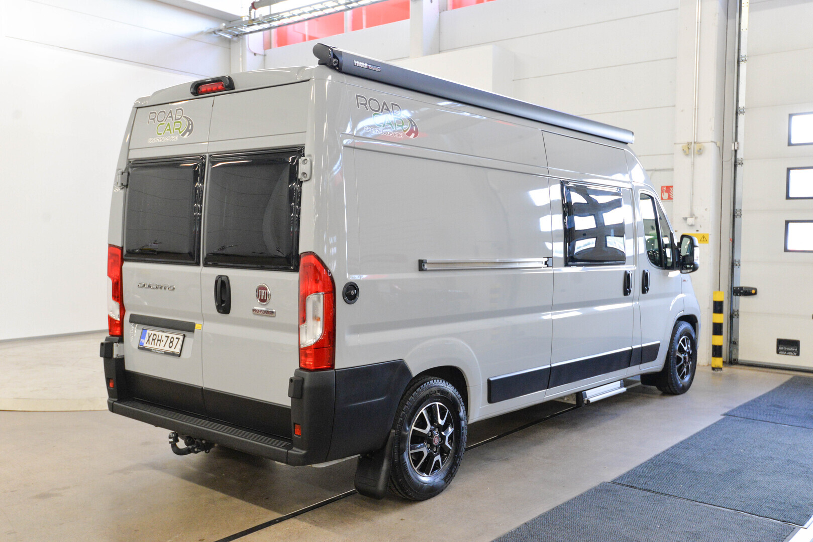 ROADCAR VAN R 601 2020