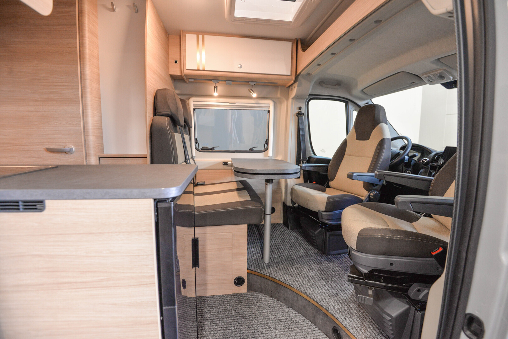 ROADCAR VAN R 601 2020