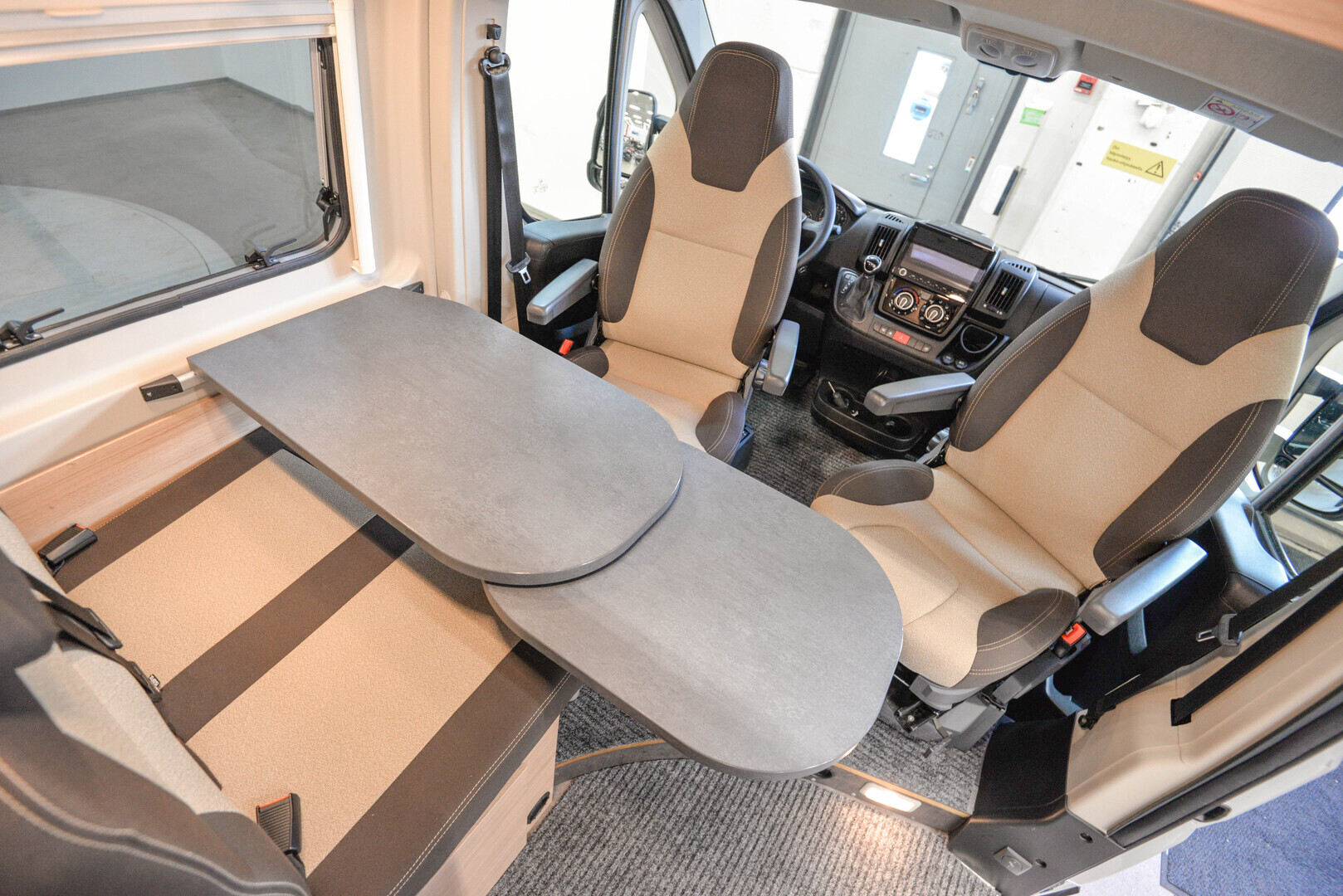 ROADCAR VAN R 601 2020