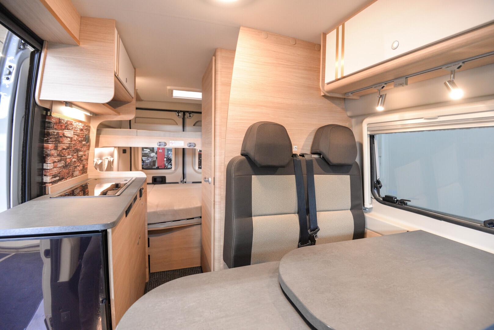 ROADCAR VAN R 601 2020