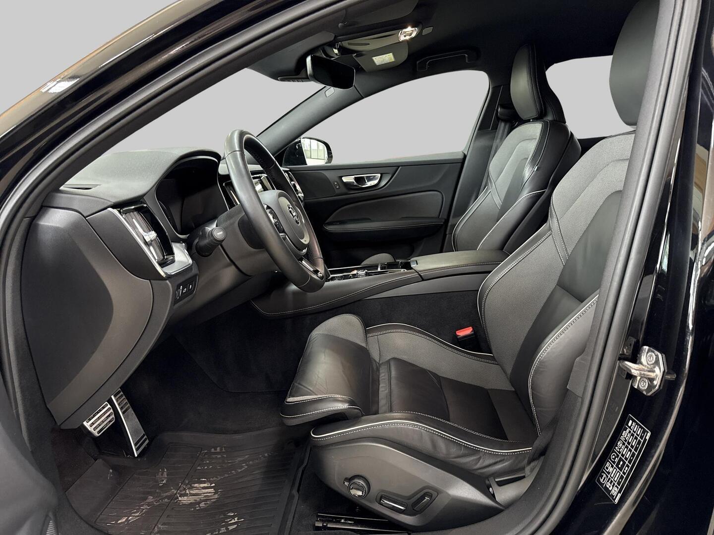 VOLVO V60 2021