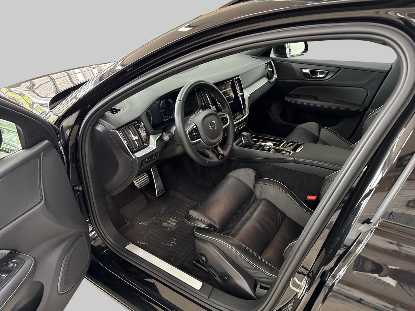 VOLVO V60 2021