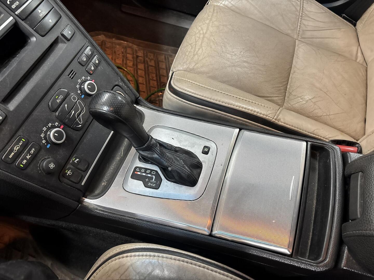 VOLVO XC90 2011