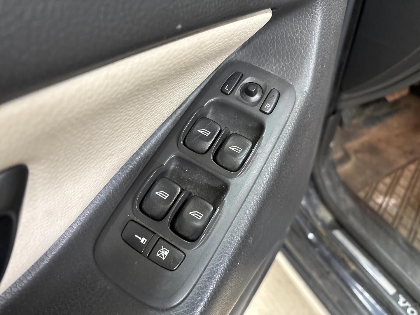 VOLVO XC90 2011