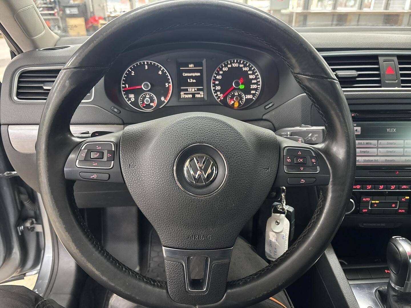 VOLKSWAGEN Jetta 2011