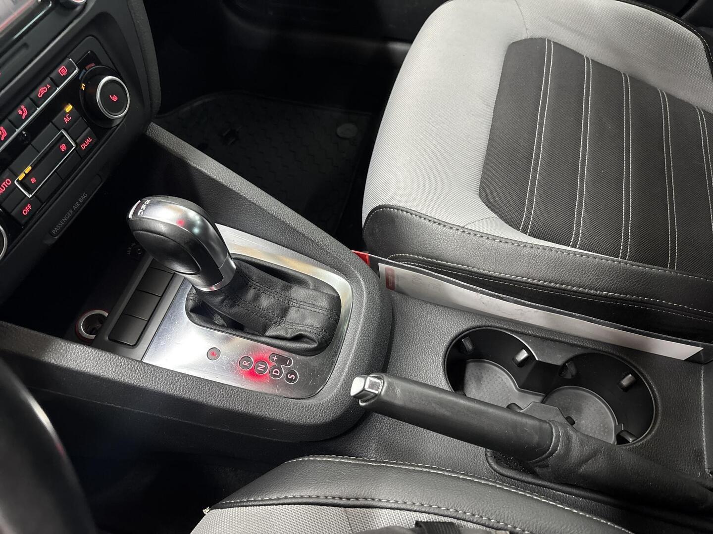 VOLKSWAGEN Jetta 2011