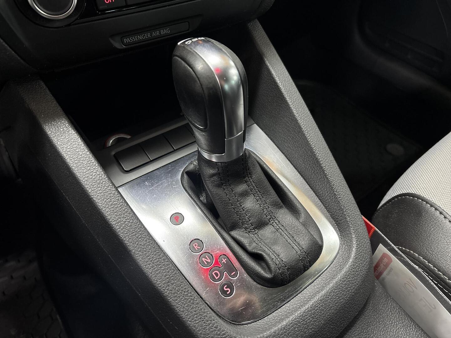 VOLKSWAGEN Jetta 2011