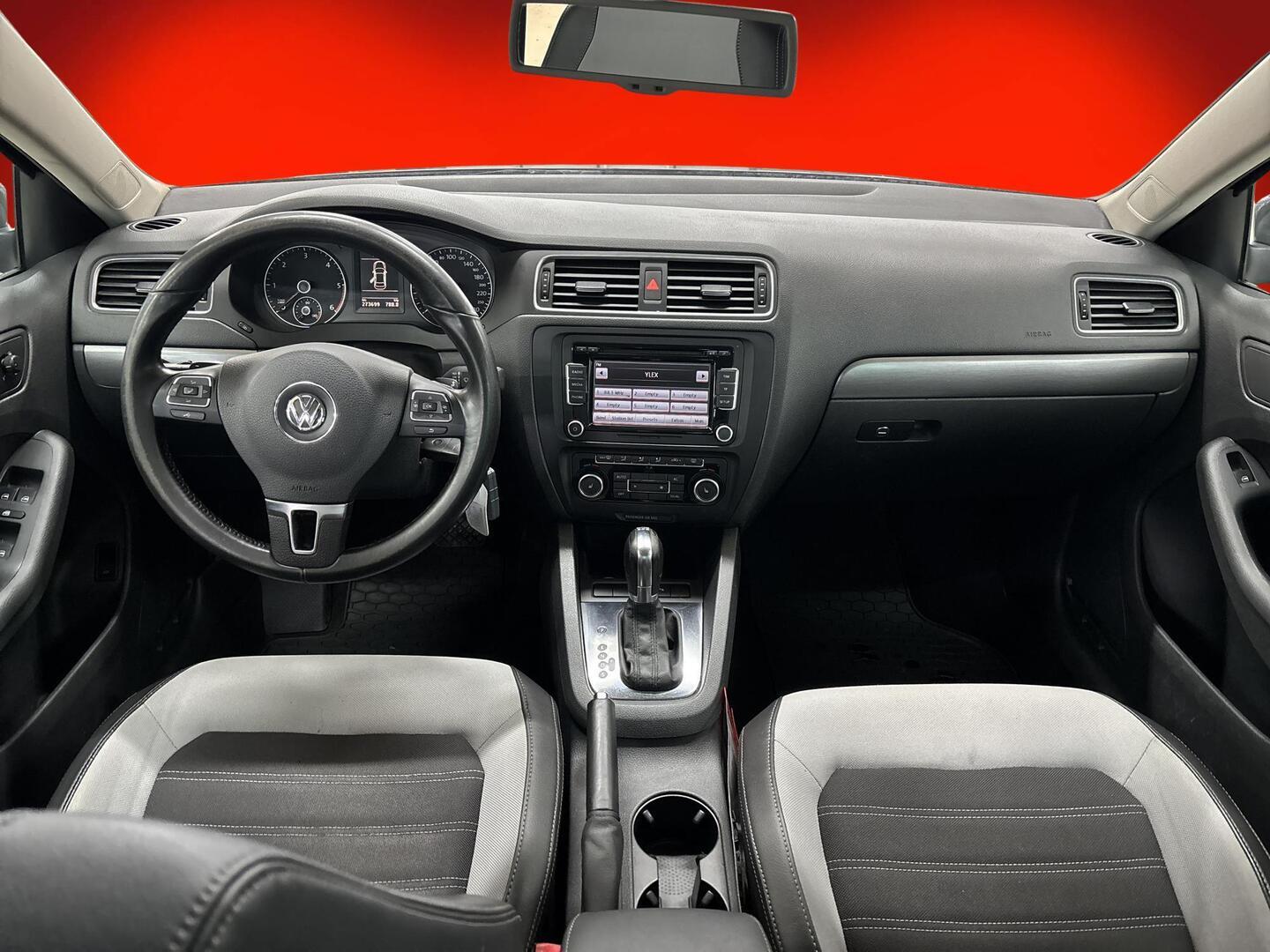 VOLKSWAGEN Jetta 2011