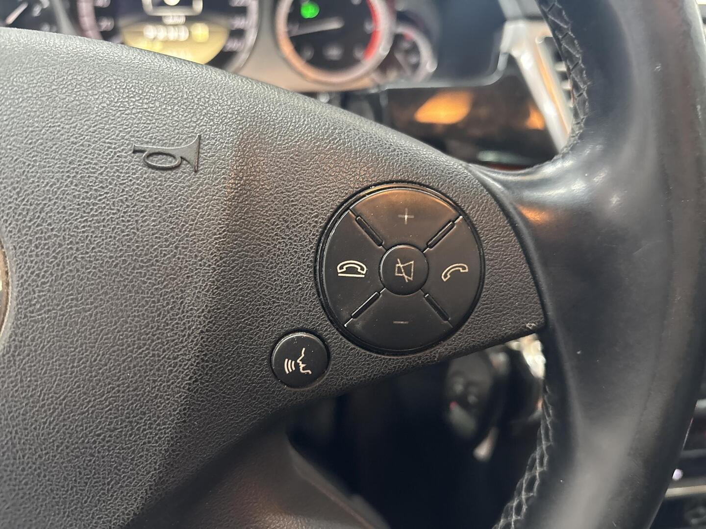 MERCEDES-BENZ E 2011