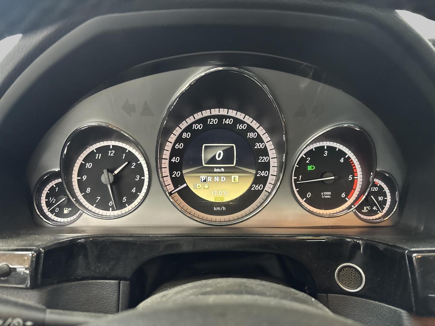 MERCEDES-BENZ E 2011